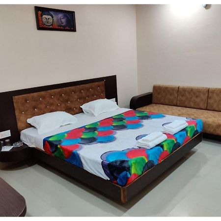 Hotel Pragati, Chanderi, Mp Exteriör bild
