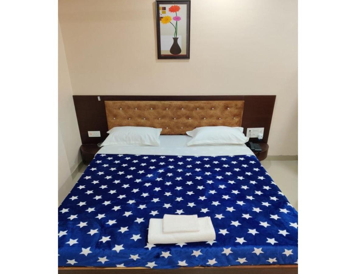Hotel Pragati, Chanderi, Mp Exteriör bild