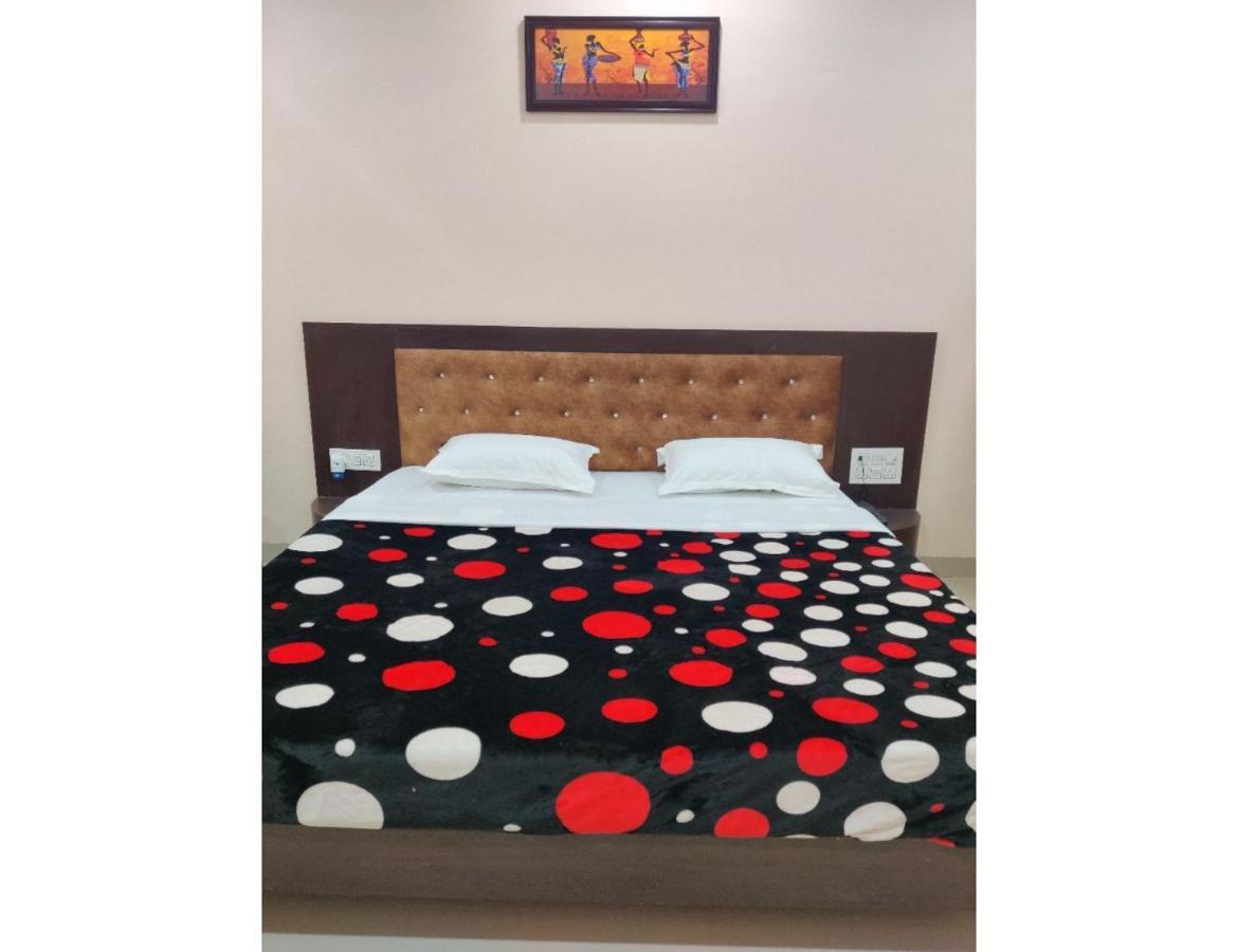 Hotel Pragati, Chanderi, Mp Exteriör bild