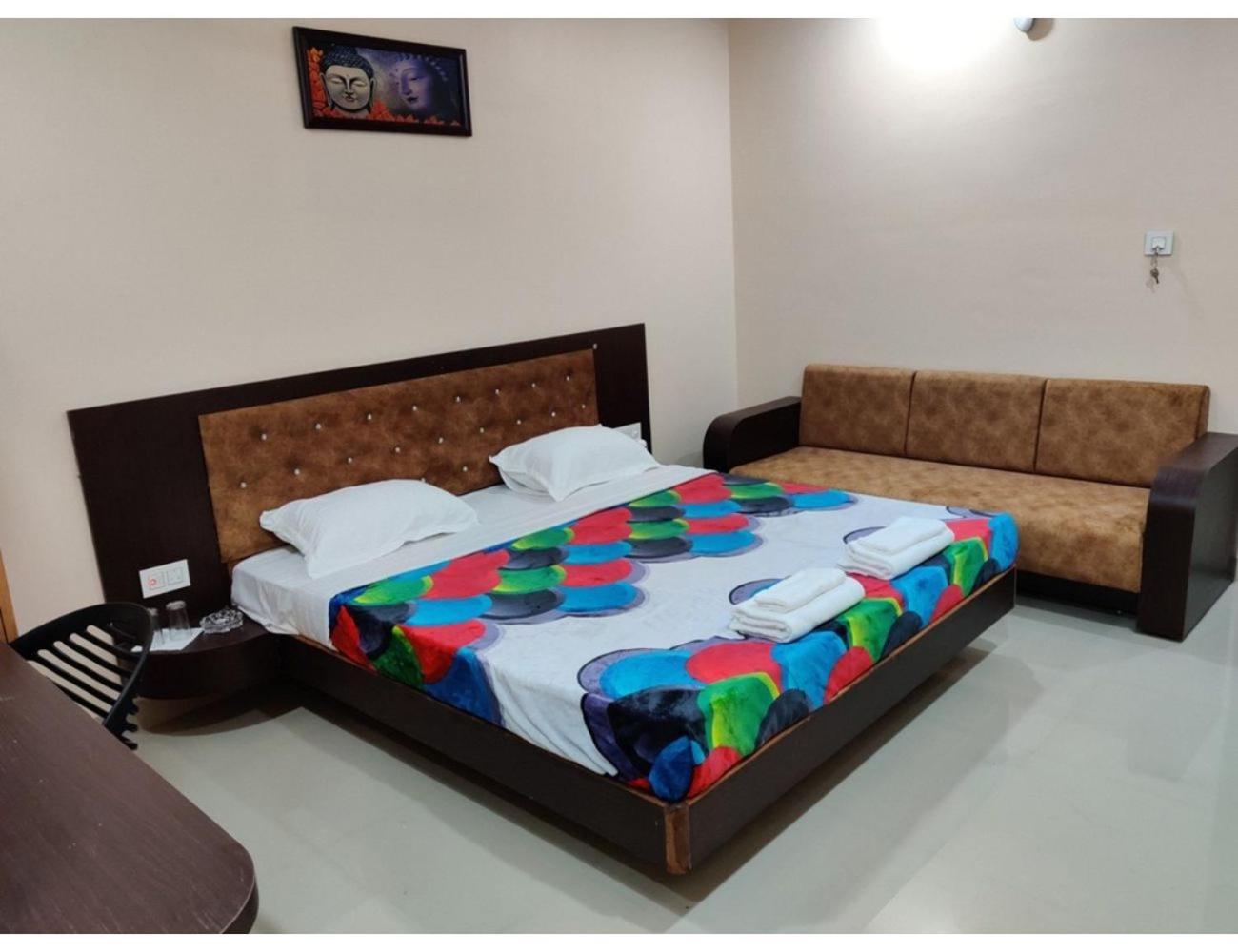Hotel Pragati, Chanderi, Mp Exteriör bild